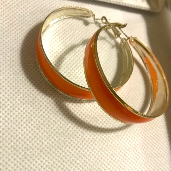 4 Pairs of Private Gallery Earrings!! - Picture 3 of 7